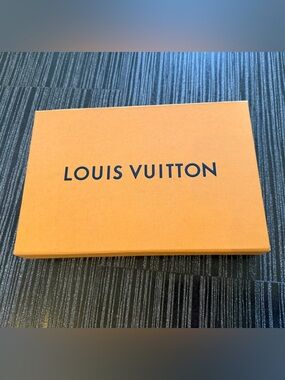Louis Vuitton Tshirt empty box